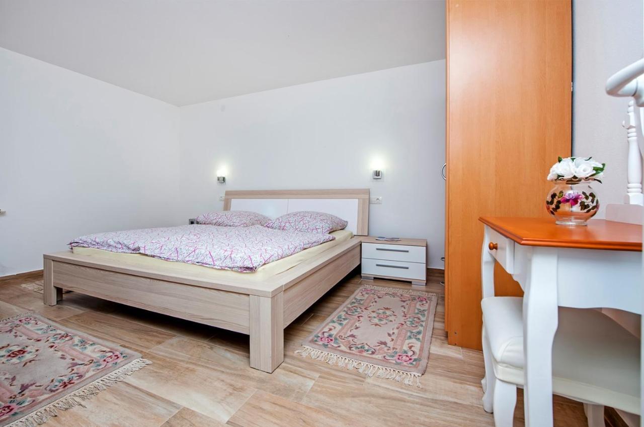Keser Apartments Ρόβινι Εξωτερικό φωτογραφία
