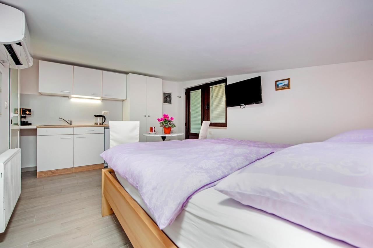 Keser Apartments Ρόβινι Εξωτερικό φωτογραφία