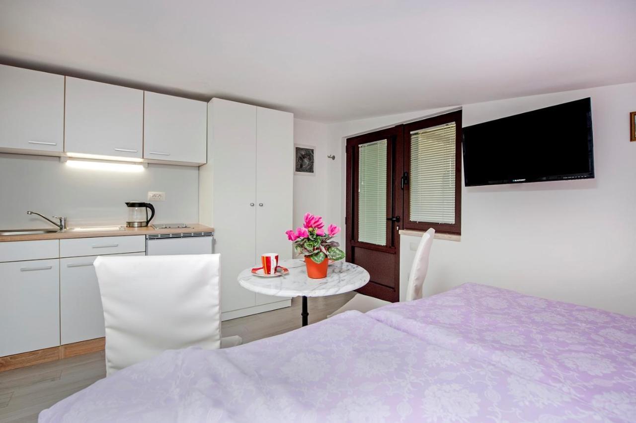 Keser Apartments Ρόβινι Εξωτερικό φωτογραφία